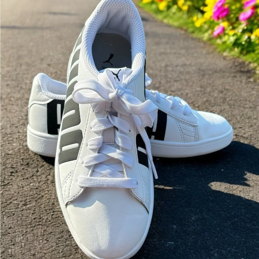 Puma Smash V2 Bold Sneaker In White Size 3.